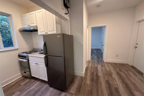 Casa en alquiler en Miami, Florida, 2 dormitorios, 576.64 m2 № 1958570 - foto 7