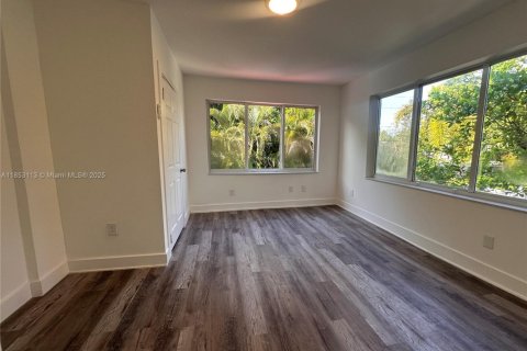 Casa en alquiler en Miami, Florida, 2 dormitorios, 576.64 m2 № 1958570 - foto 5