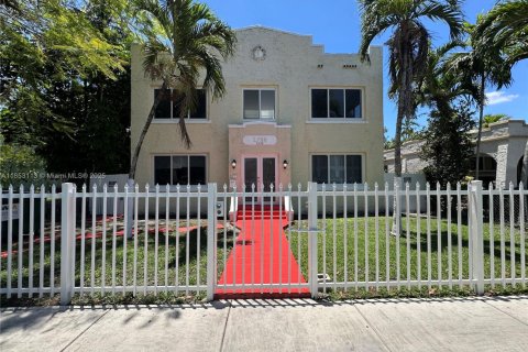Casa en alquiler en Miami, Florida, 2 dormitorios, 576.64 m2 № 1958570 - foto 1