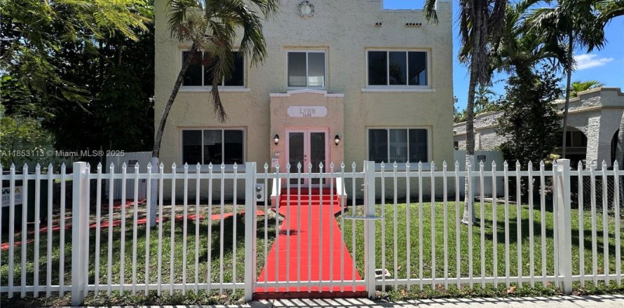 Casa en Miami, Florida 2 dormitorios, 576.64 m2 № 1958570