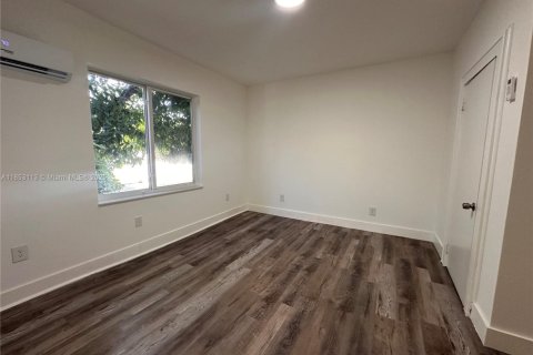 Casa en alquiler en Miami, Florida, 2 dormitorios, 576.64 m2 № 1958570 - foto 10