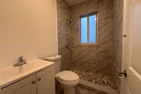 Casa en alquiler en Miami, Florida, 2 dormitorios, 576.64 m2 № 1958570 - foto 9