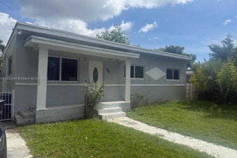 Купить виллу или дом в Норт-Майами, Флорида 3 спальни, 216.28м2, № 2066549 - фото 2