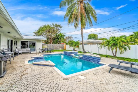 House in Pompano Beach, Florida 4 bedrooms, 152.17 sq.m. № 1986000 - photo 30