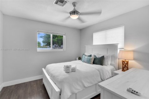 House in Pompano Beach, Florida 4 bedrooms, 152.17 sq.m. № 1986000 - photo 18