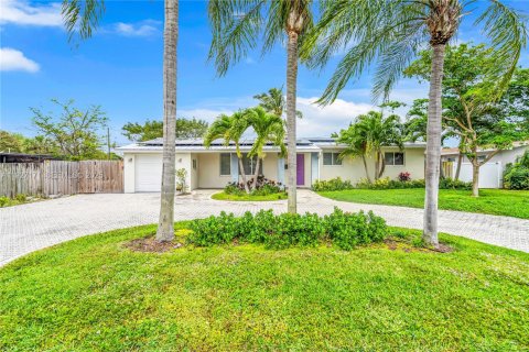 House in Pompano Beach, Florida 4 bedrooms, 152.17 sq.m. № 1986000