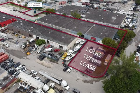 Propiedad comercial en venta en Miami, Florida № 2077213 - foto 9