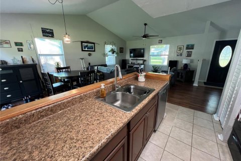 Villa ou maison à vendre à Melrose, Floride: 2 chambres, 91.42 m2 № 1740218 - photo 2