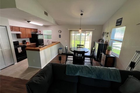 Villa ou maison à vendre à Melrose, Floride: 2 chambres, 91.42 m2 № 1740218 - photo 8