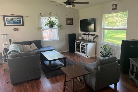 Villa ou maison à vendre à Melrose, Floride: 2 chambres, 91.42 m2 № 1740218 - photo 3