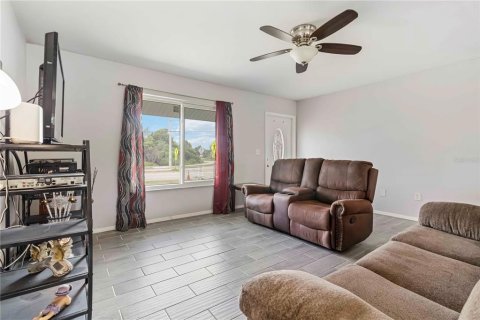 Villa ou maison à vendre à Port Charlotte, Floride: 3 chambres, 109.25 m2 № 1846409 - photo 2