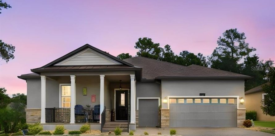 House in Brooksville, Florida 3 bedrooms, 218.32 sq.m. № 2399147