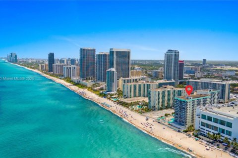 Condominio en venta en Hollywood, Florida, 1 dormitorio, 80.92 m2 № 1878939 - foto 9