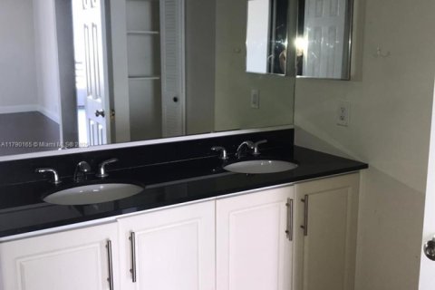 Condo in Aventura, Florida, 2 bedrooms  № 1712785 - photo 24