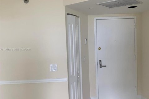 Condo in Aventura, Florida, 2 bedrooms  № 1712785 - photo 12
