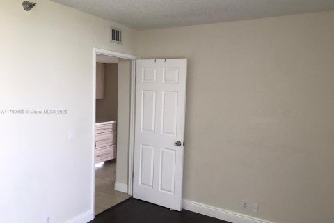 Condo in Aventura, Florida, 2 bedrooms  № 1712785 - photo 17