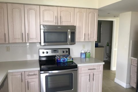 Condo in Aventura, Florida, 2 bedrooms  № 1712785 - photo 15