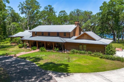 House in Hawthorne, Florida 5 bedrooms, 505.02 sq.m. № 1736790 - photo 1