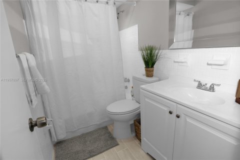Apartment in North Miami, Florida 2 bedrooms, 102.19 sq.m. № 1995522 - photo 18