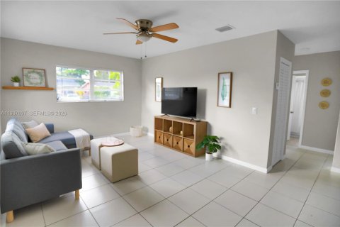 Apartment in North Miami, Florida 2 bedrooms, 102.19 sq.m. № 1995522