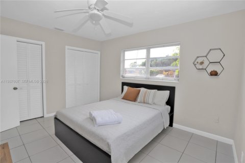 Apartment in North Miami, Florida 2 bedrooms, 102.19 sq.m. № 1995522 - photo 12