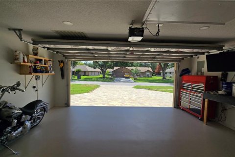 House in Zephyrhills, Florida 3 bedrooms, 175.4 sq.m. № 2155888 - photo 29