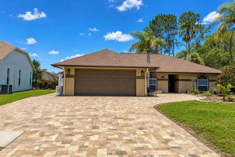 House in Zephyrhills, Florida 3 bedrooms, 175.4 sq.m. № 2155888