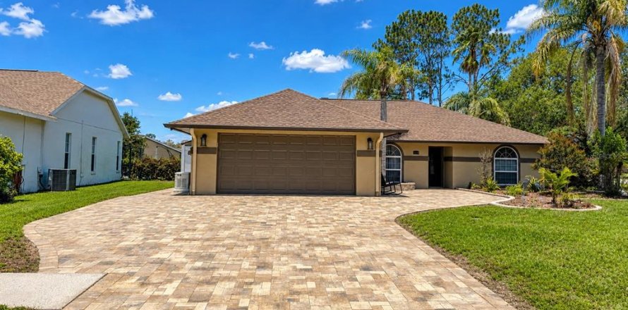 House in Zephyrhills, Florida 3 bedrooms, 175.4 sq.m. № 2155888