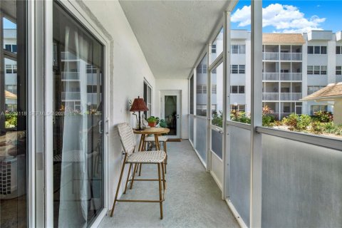 Condo in Lake Worth, Florida, 2 bedrooms  № 2086566 - photo 26