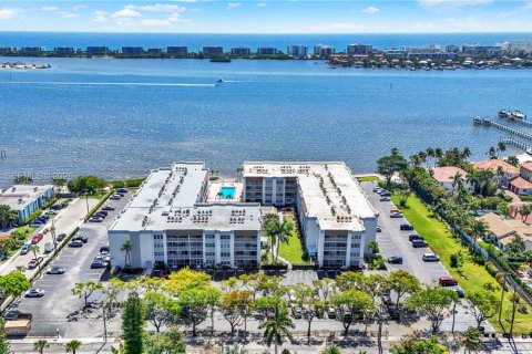 Condo in Lake Worth, Florida, 2 bedrooms  № 2086566 - photo 30