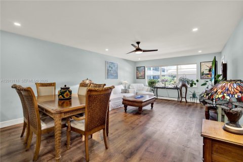 Condo in Lake Worth, Florida, 2 bedrooms  № 2086566 - photo 9
