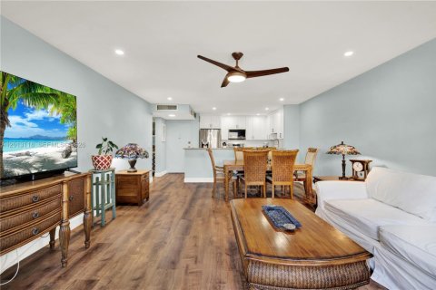 Condo in Lake Worth, Florida, 2 bedrooms  № 2086566 - photo 4