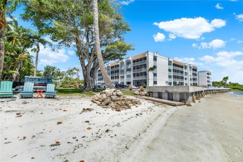Condo in Lake Worth, Florida, 2 bedrooms  № 2086566 - photo 1