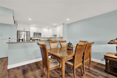 Condo in Lake Worth, Florida, 2 bedrooms  № 2086566 - photo 10