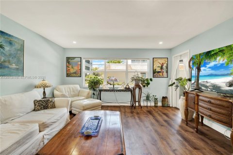 Condo in Lake Worth, Florida, 2 bedrooms  № 2086566 - photo 5