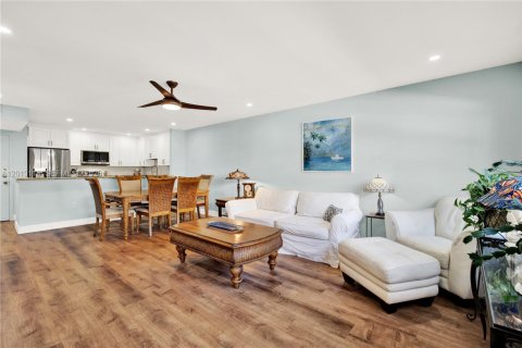 Condo in Lake Worth, Florida, 2 bedrooms  № 2086566 - photo 7