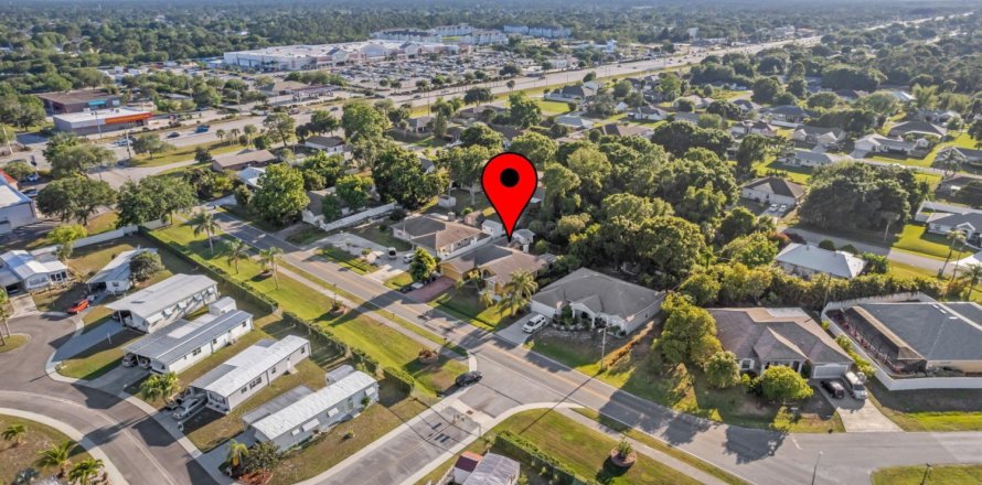 House in Palm Bay, Florida 4 bedrooms, 188.96 sq.m. № 1151570