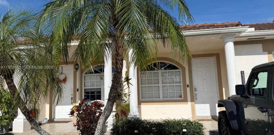 Таунхаус в Майами, Флорида 3 спальни, 108.79м2 № 2007855