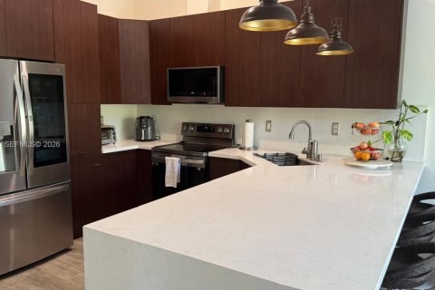 Купить таунхаус в Майами, Флорида 3 спальни, 108.79м2, № 2007855 - фото 6