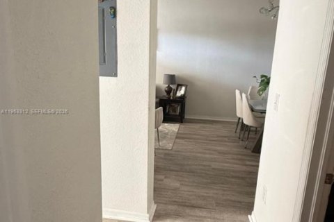 Купить таунхаус в Майами, Флорида 3 спальни, 108.79м2, № 2007855 - фото 9