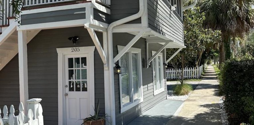 Immobilier commercial à DeLand, Floride 5 chambres, 212 m2 № 1908777