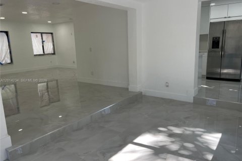 Villa ou maison à vendre à West Miami, Floride: 4 chambres, 186.27 m2 № 2076097 - photo 22