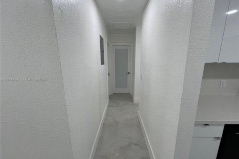 Villa ou maison à vendre à West Miami, Floride: 4 chambres, 186.27 m2 № 2076097 - photo 20