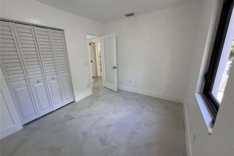 Villa ou maison à vendre à West Miami, Floride: 4 chambres, 186.27 m2 № 2076097 - photo 16