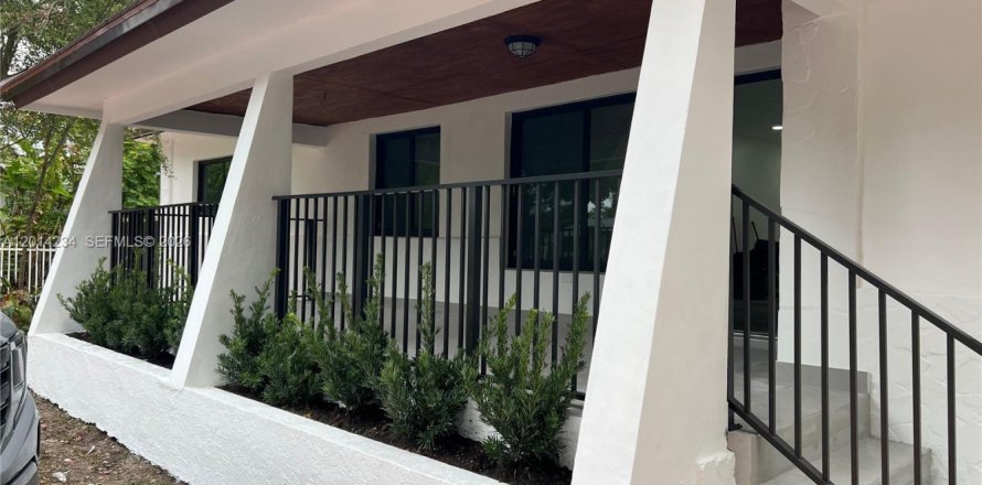 Villa ou maison à West Miami, Floride 4 chambres, 186.27 m2 № 2076097