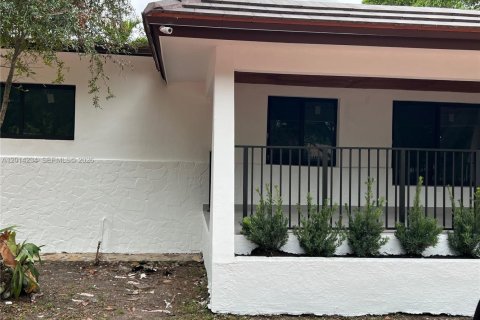 Villa ou maison à vendre à West Miami, Floride: 4 chambres, 186.27 m2 № 2076097 - photo 23