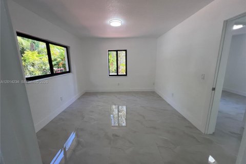 Villa ou maison à vendre à West Miami, Floride: 4 chambres, 186.27 m2 № 2076097 - photo 19