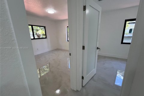 Villa ou maison à vendre à West Miami, Floride: 4 chambres, 186.27 m2 № 2076097 - photo 21