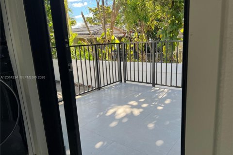 Villa ou maison à vendre à West Miami, Floride: 4 chambres, 186.27 m2 № 2076097 - photo 27