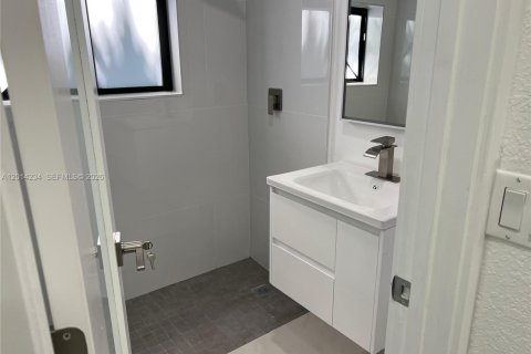 Villa ou maison à vendre à West Miami, Floride: 4 chambres, 186.27 m2 № 2076097 - photo 14